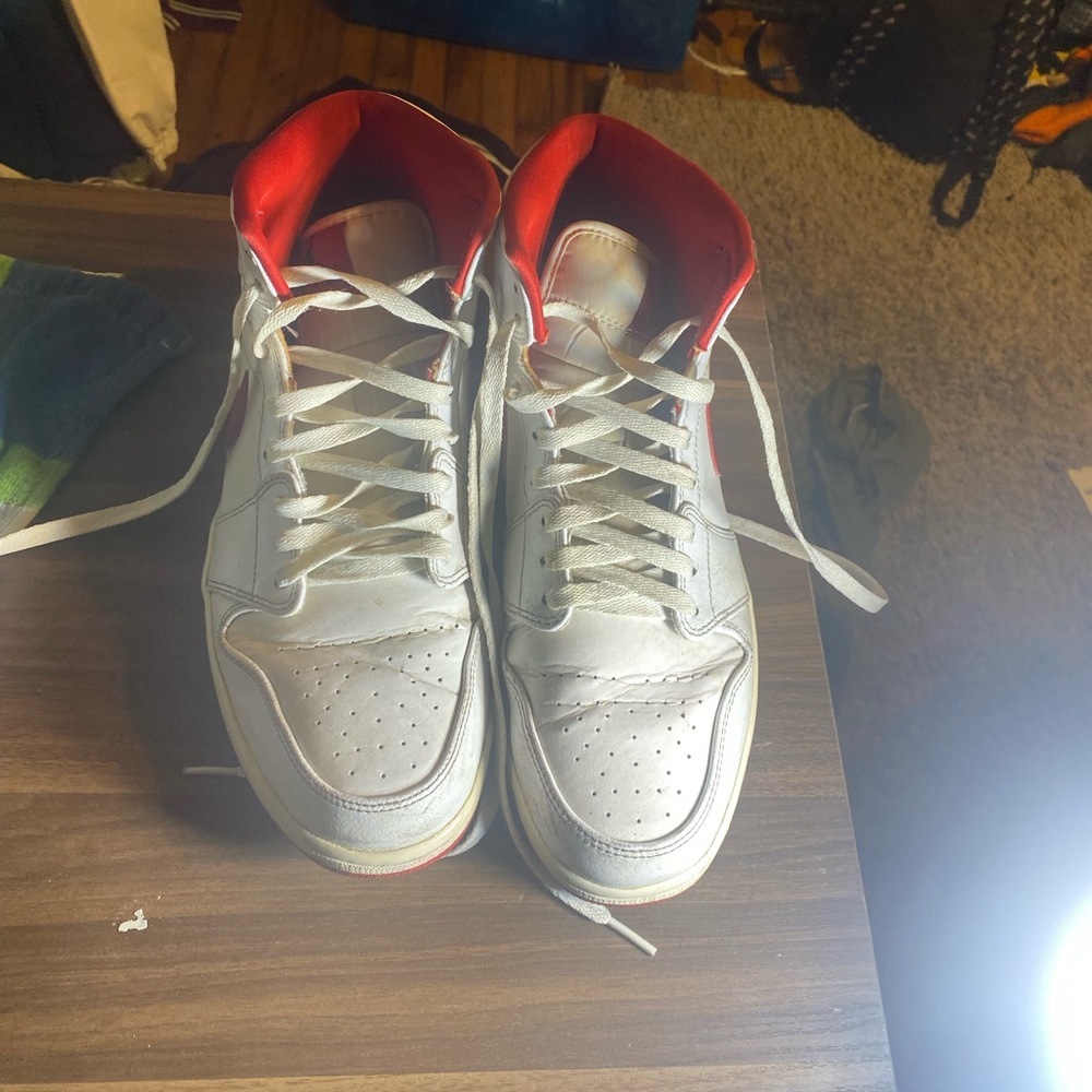 Jordan 1 Retro (White Gym Red)